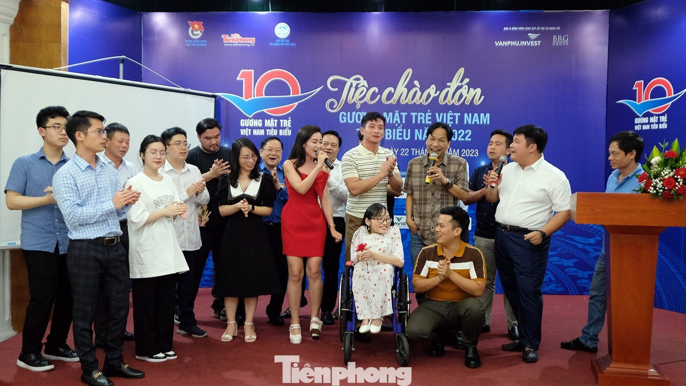 Các gương mặt trẻ giao lưu khép lại buổi Gala gặp gỡ.