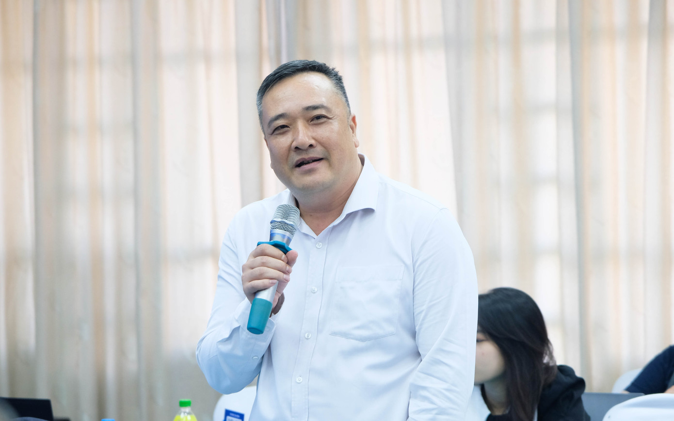 TS. Trần Quang Tuấn, Phó Cục trưởng Cục năng lượng nguyên tử - Bộ KH&CN (QCV 2009, bên trái ảnh) và TS. BS. Đỗ Xuân Hai, Chủ nhiệm Bộ môn Phẫu thuật thực hành, thực nghiệm Phó giám đốc Trung tâm đào tạo kỹ năng y khoa - Học viện Quân y (QCV 2012, bên phải ảnh) tham luận tại chương trình. Ảnh: Châu Linh TS. Trần Quang Tuấn, Phó Cục trưởng Cục năng lượng nguyên tử - Bộ KH&CN (QCV 2009, bên trái ảnh) và TS. BS. Đỗ Xuân Hai, Chủ nhiệm Bộ môn Phẫu thuật thực hành, thực nghiệm Phó giám đốc Trung tâm đào tạo kỹ năng y khoa - Học viện Quân y (QCV 2012, bên phải ảnh) tham luận tại chương trình. Ảnh: Châu Linh