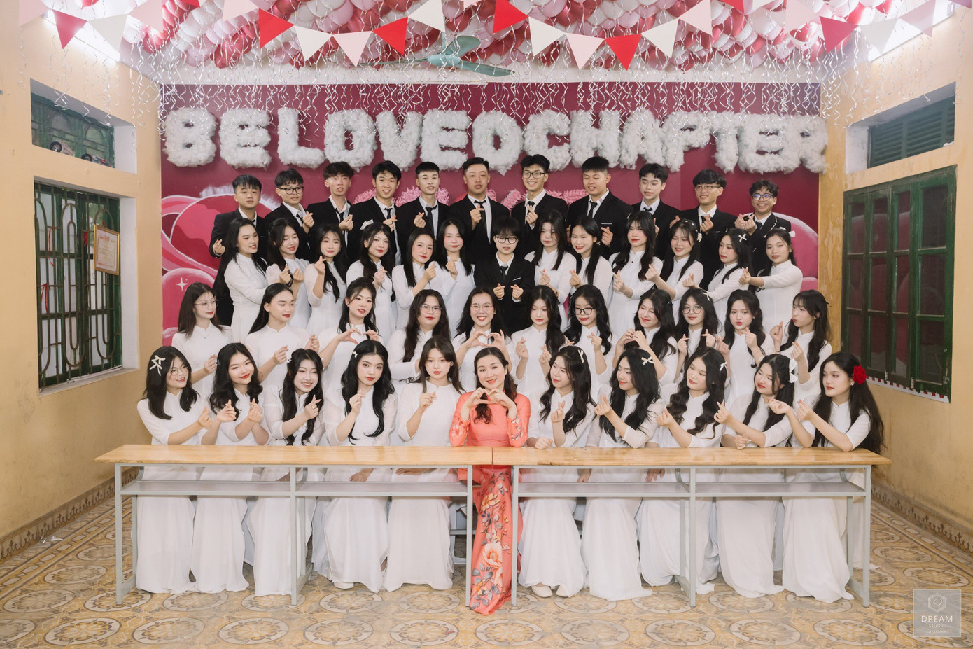 Lớp 12C11 trường THPT Quang Trung có 41/48 học sinh đạt trên 9 điểm môn Ngữ Văn. Lớp 12C11 trường THPT Quang Trung có 41/48 học sinh đạt trên 9 điểm môn Ngữ Văn.