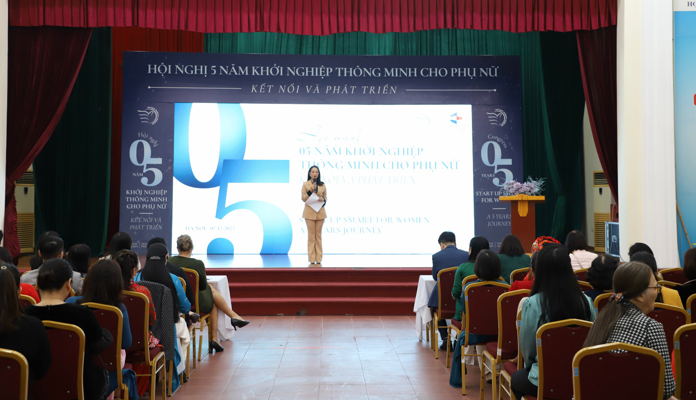 Toàn cảnh Hội nghị &quot;5 năm khởi nghiệp cho phụ nữ, kết nối và phát triển&quot;.