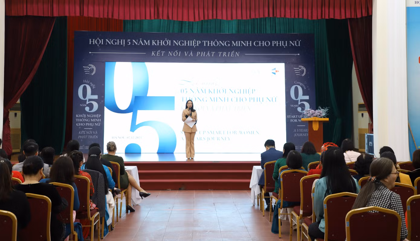 Toàn cảnh Hội nghị "5 năm khởi nghiệp cho phụ nữ, kết nối và phát triển".