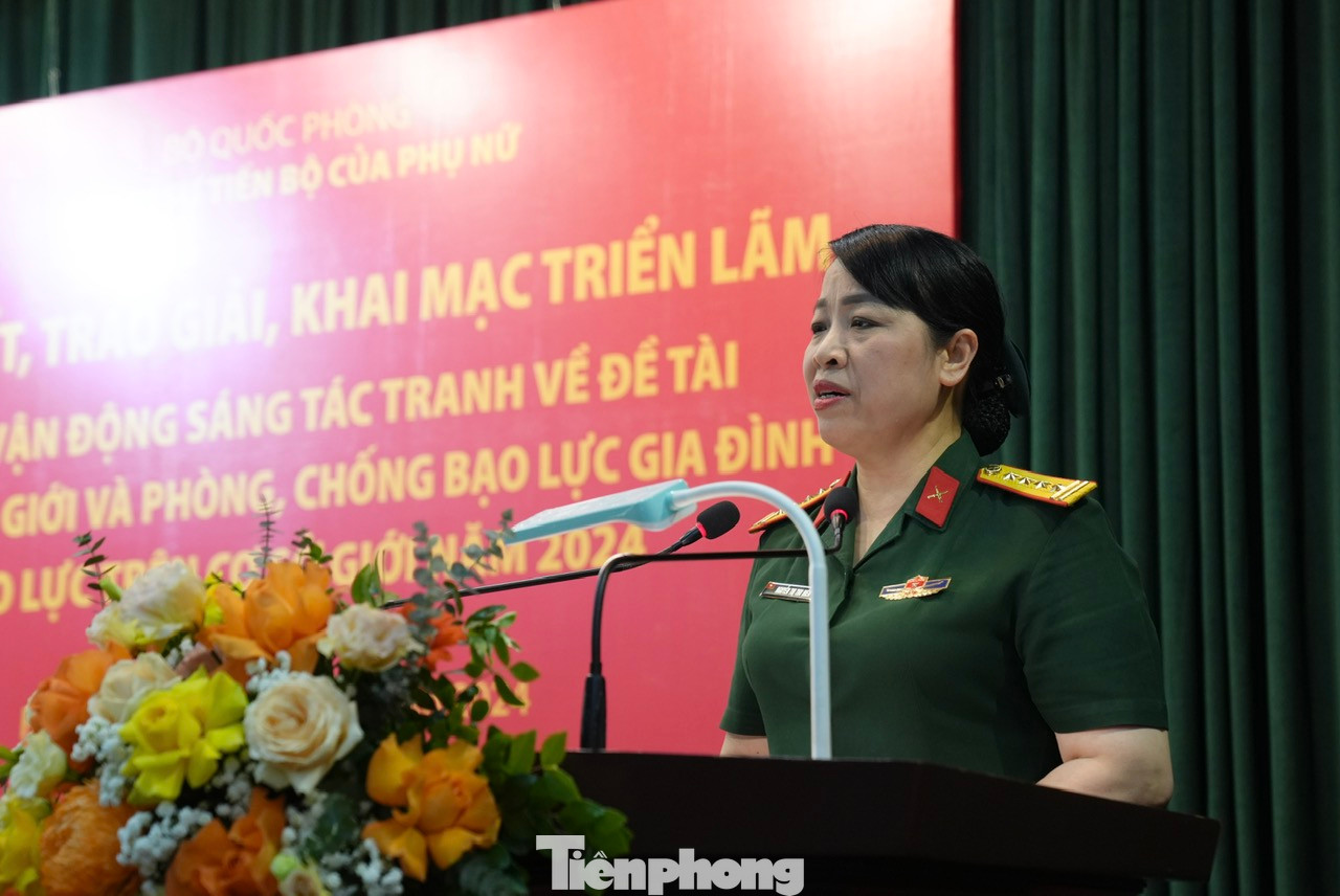 Đại tá Nguyễn Thị Thu Hiền - Trưởng Ban Phụ nữ Quân đội chia sẻ tại chương trình. Đại tá Nguyễn Thị Thu Hiền - Trưởng Ban Phụ nữ Quân đội chia sẻ tại chương trình.