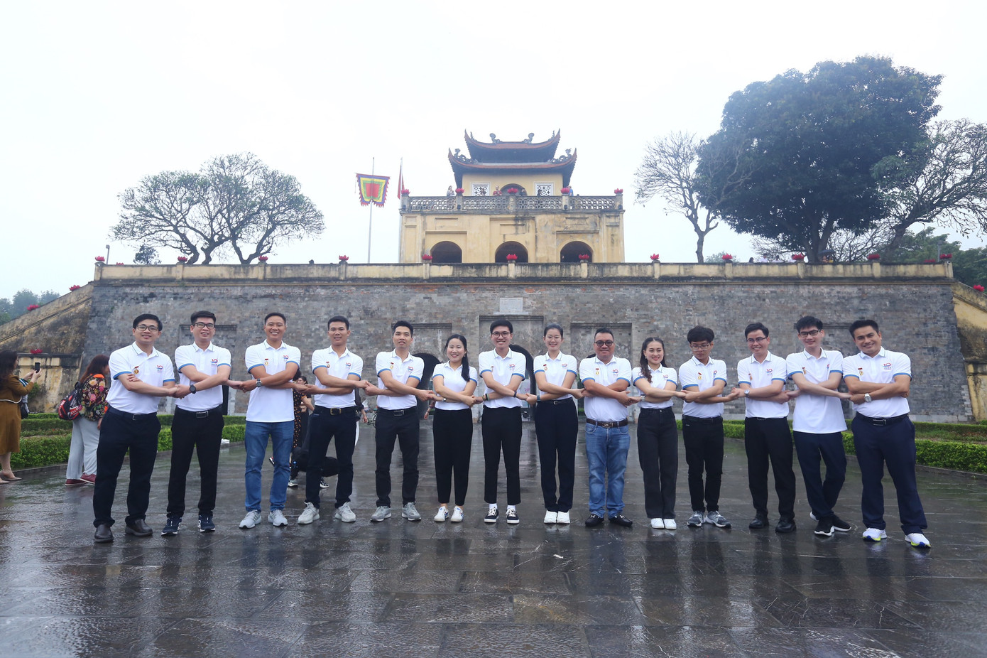 Hoàng thành Thăng Long là quần thể di tích gắn với lịch sử kinh thành Thăng Long - Đông Kinh và tỉnh thành Hà Nội. Đây là công trình kiến trúc các triều vua xây dựng trong nhiều giai đoạn lịch sử và trở thành một trong những di tích quan trọng bậc nhất trong hệ thống các di tích Việt Nam.