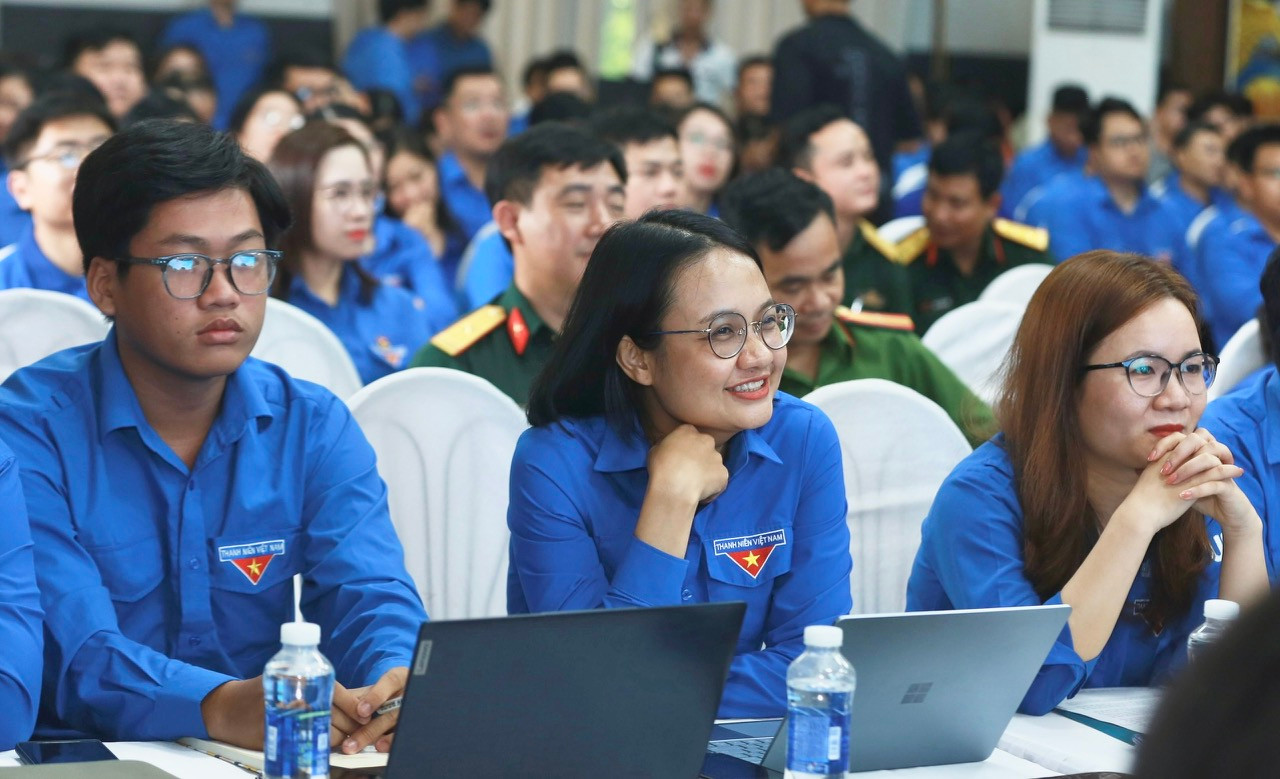 Đại biểu tham dự hội nghị. Đại biểu tham dự hội nghị.