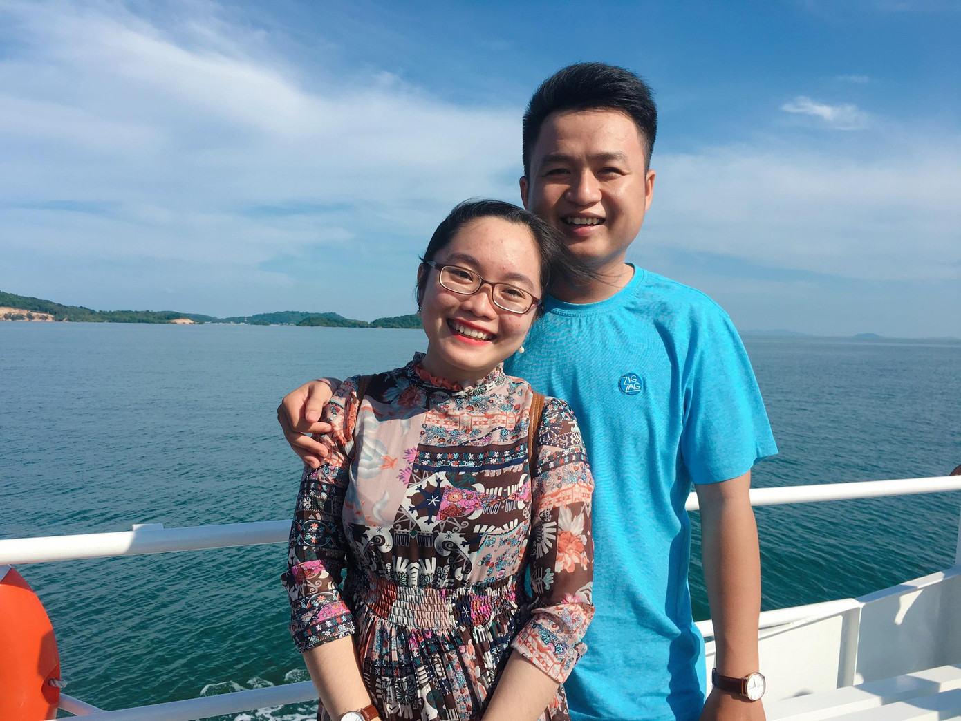 Cô gái Trần Thị Huyền Trân là luật sư, chuyên tư vấn pháp lý doanh nghiệp còn anh Huỳnh Thế Hiển hiện làm việc trong lĩnh vực kinh doanh, phát triển thương hiệu.