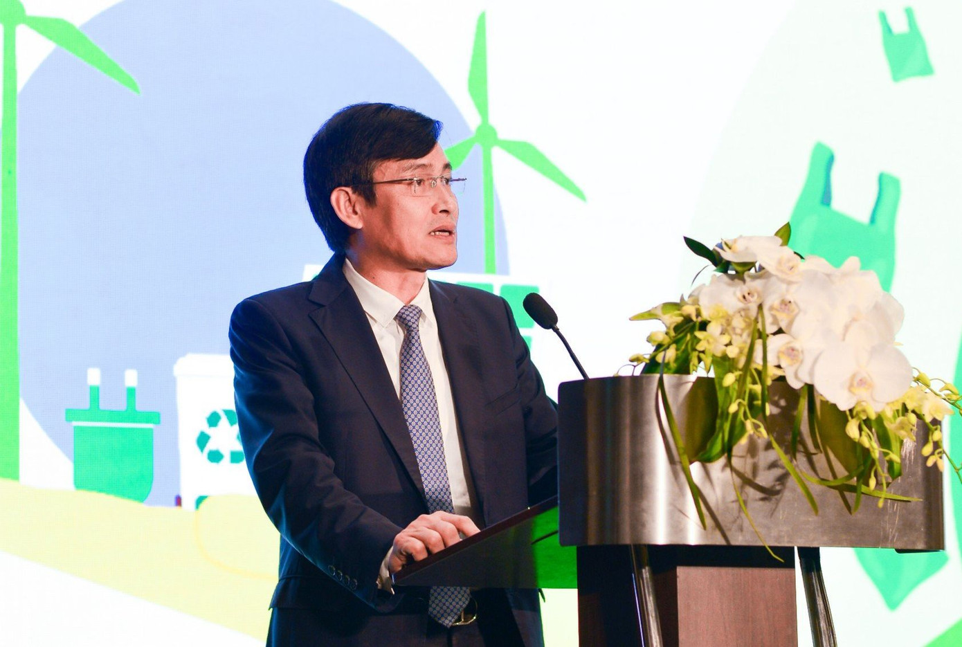 Thứ trưởng Bộ Tài nguyên và Môi trường Trần Quý Kiên phát biểu tại chương trình.