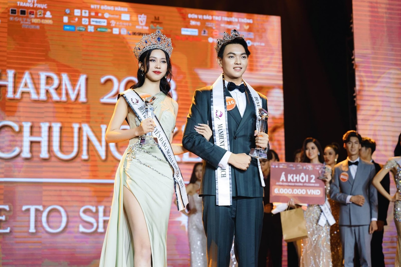 Nữ sinh H’Uyên Niê đăng quang Hoa khôi Duyên dáng Ngoại Thương. Ảnh: BTC Nữ sinh H’Uyên Niê đăng quang Hoa khôi Duyên dáng Ngoại Thương. Ảnh: BTC