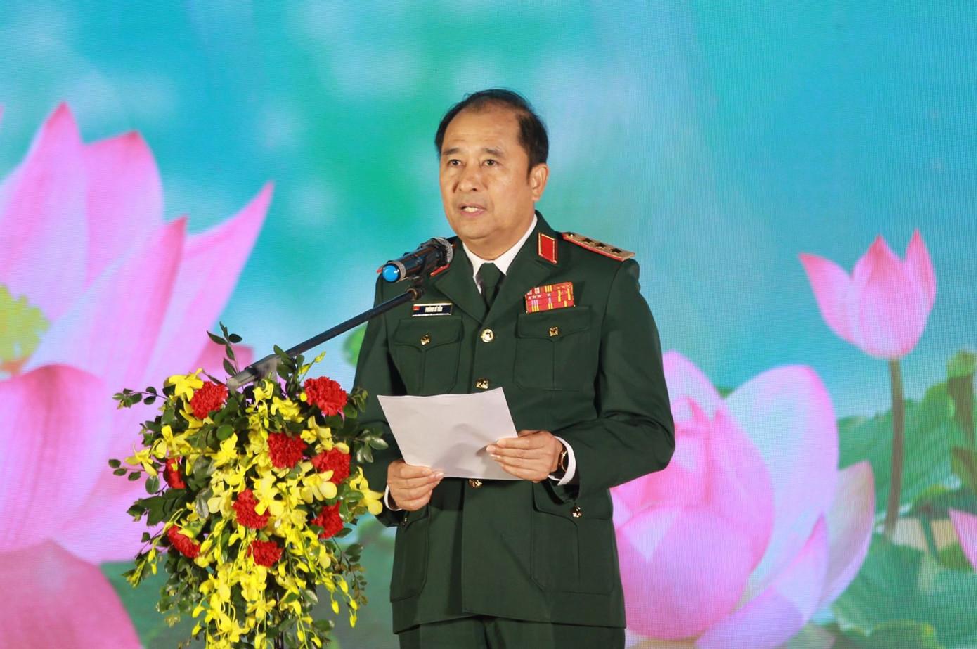 Thượng tướng Phùng Sĩ Tấn - Phó Tổng tham mưu trưởng Quân đội nhân dân Việt Nam phát biểu tại chương trình. Ảnh: Châu Linh Thượng tướng Phùng Sĩ Tấn - Phó Tổng tham mưu trưởng Quân đội nhân dân Việt Nam phát biểu tại chương trình. Ảnh: Châu Linh