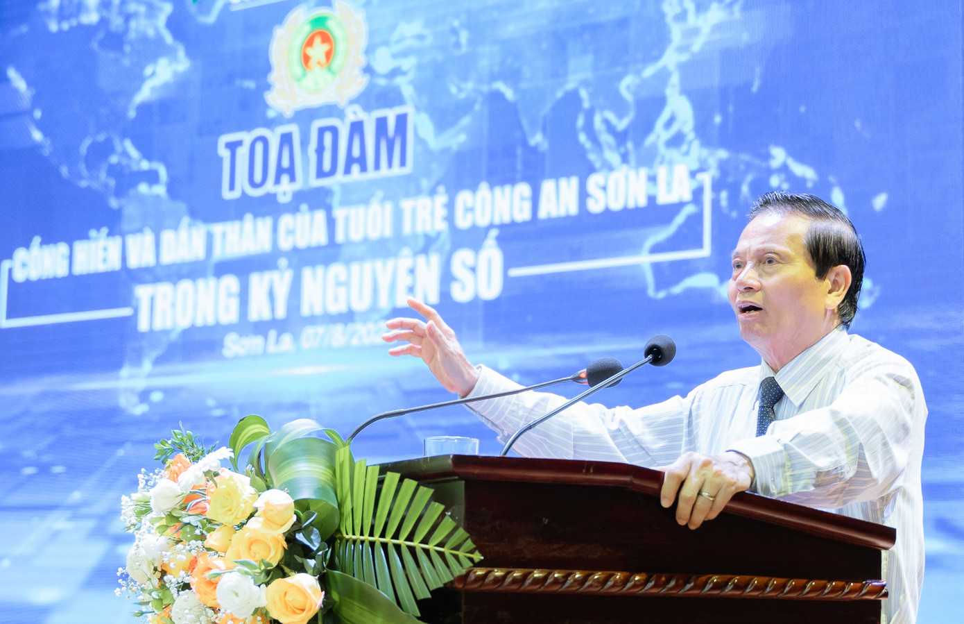 TS. Lê Doãn Hợp chia sẻ tại tọa đàm. Ảnh: CASL