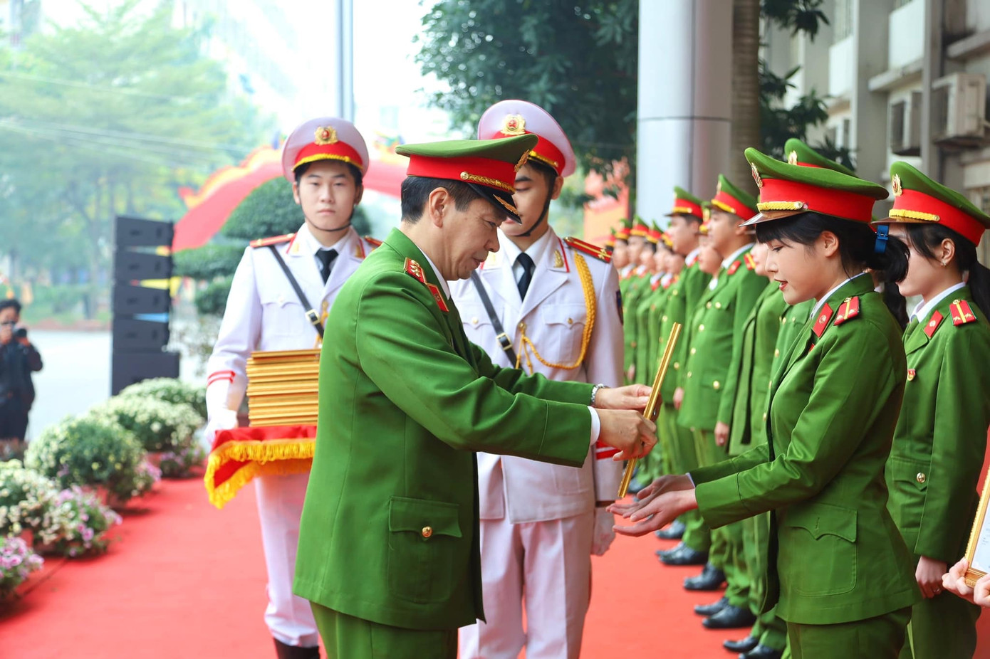 Tốt nghiệp Thủ khoa, Thu sẽ trở về Lạng Sơn công tác trong thời gian tới. Tốt nghiệp Thủ khoa, Thu sẽ trở về Lạng Sơn công tác trong thời gian tới.