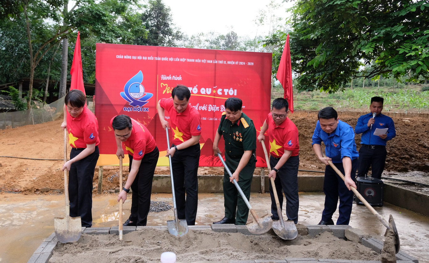 Khởi công trao tặng công trình nhà nhân ái cho gia đình ông Hà Minh Sứng. Ảnh: Châu Linh Khởi công trao tặng công trình nhà nhân ái cho gia đình ông Hà Minh Sứng. Ảnh: Châu Linh