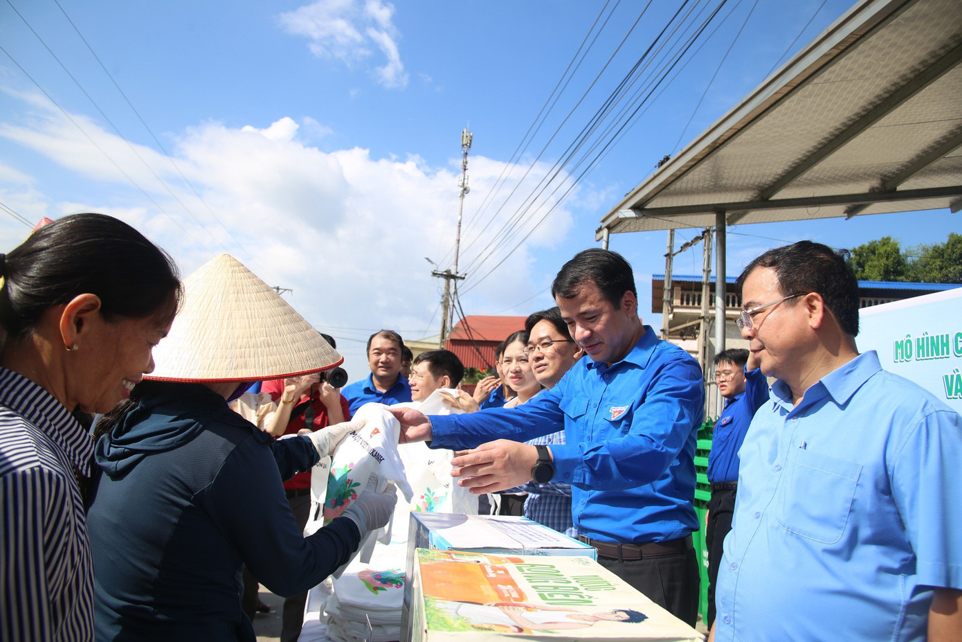 Mô hình chợ dân sinh giảm thiểu rác thải nhựa sẽ góp phần nâng cao ý thức, vận động người dân đi mua sắm tại chợ thay đổi thói quen sử dụng túi nhựa và túi nilon, bằng cách mang theo giỏ, túi, hộp đựng dùng nhiều lần.