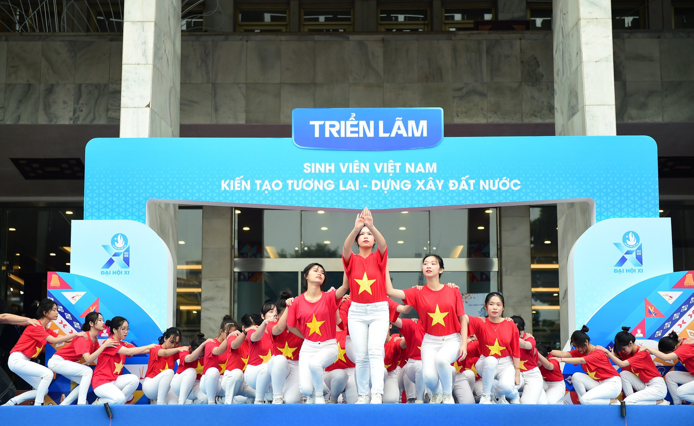 Trong phiên thứ nhất của đại hội, Hội Sinh viên Việt Nam khai mạc triển lãm “Sinh viên Việt Nam - Kiến tạo tương lai, dựng xây đất nước”. Triển lãm là tuyến trải nghiệm kết nối với nhau chặt chẽ, có sự liền mạch của câu chuyện lịch sử Hội Sinh viên Việt Nam đến những phong trào, chương trình hiện nay. Trong phiên thứ nhất của đại hội, Hội Sinh viên Việt Nam khai mạc triển lãm “Sinh viên Việt Nam - Kiến tạo tương lai, dựng xây đất nước”. Triển lãm là tuyến trải nghiệm kết nối với nhau chặt chẽ, có sự liền mạch của câu chuyện lịch sử Hội Sinh viên Việt Nam đến những phong trào, chương trình hiện nay.