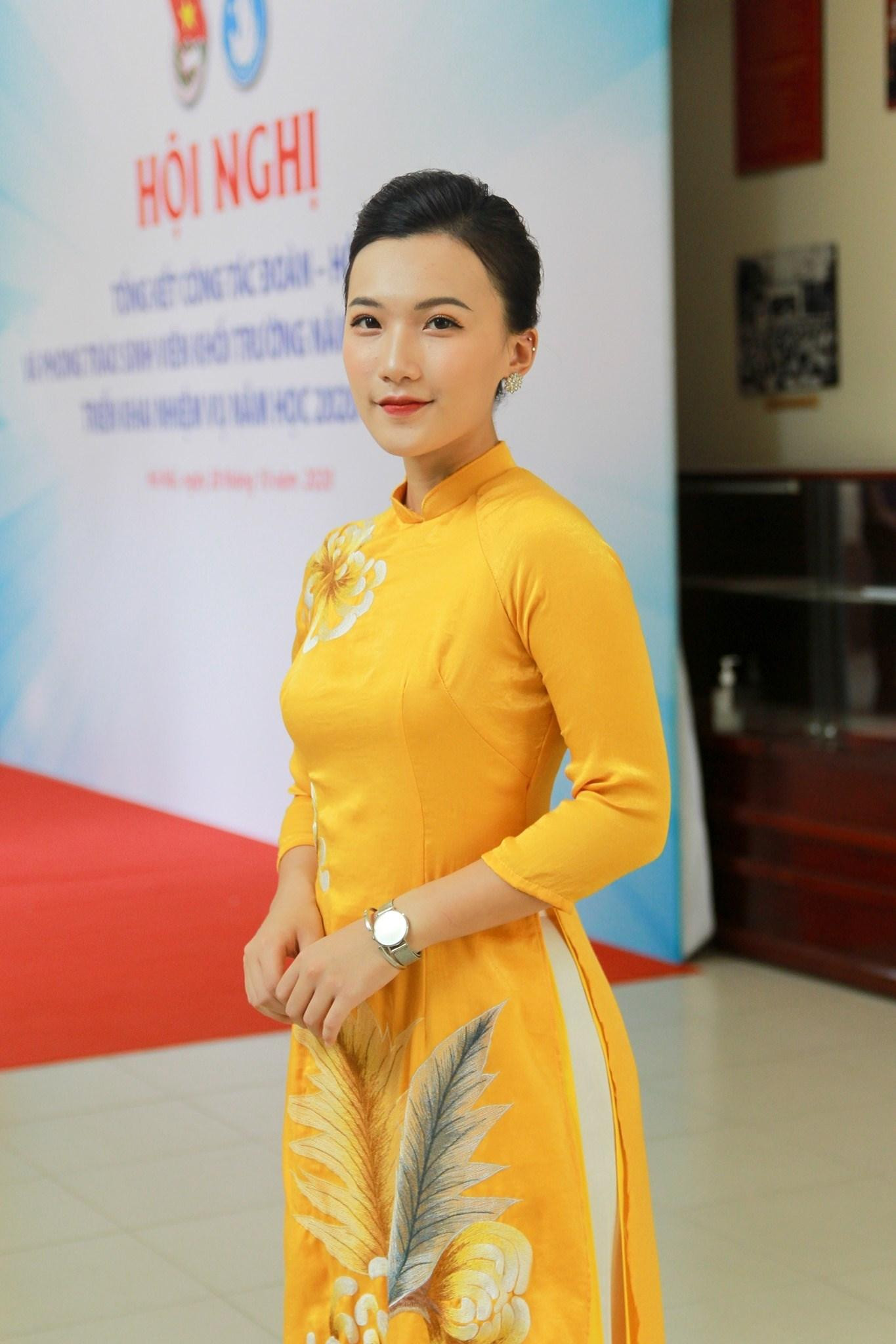 Ngoài ra, trong năm 2022, Hiền mong rằng cô sẽ được đi du lịch nhiều hơn.