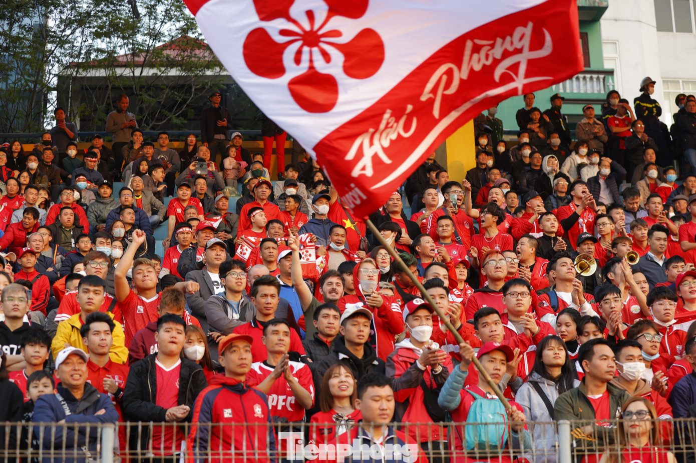 Siêu cúp bóng đá Quốc gia – Cúp THACO năm 2022 là trận đấu giữa CLB Hà Nội (Đương kim Vô địch quốc gia Night Wolf 2022 và Cúp Quốc gia Baf Meat 2022) và CLB Hải Phòng (Á quân quốc gia Night Wolf 2022). Ảnh: Mạnh Thắng