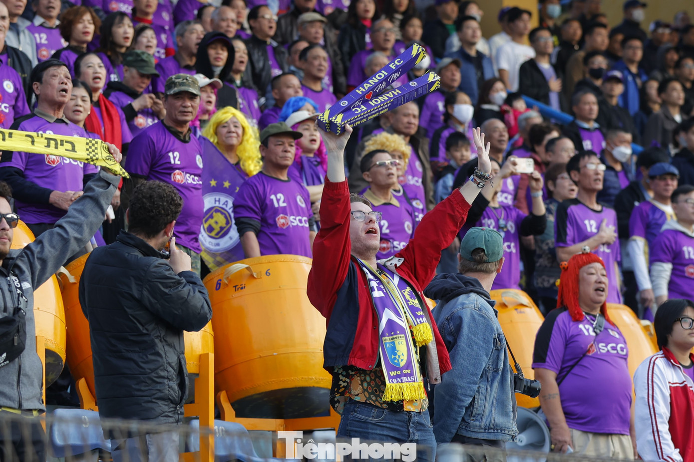 Cầu thủ Lucao của CLB Hà Nội ghi bàn phút 26 đã tạo nên sự hưng phấn cho các cổ động viên. Ảnh: Mạnh Thắng