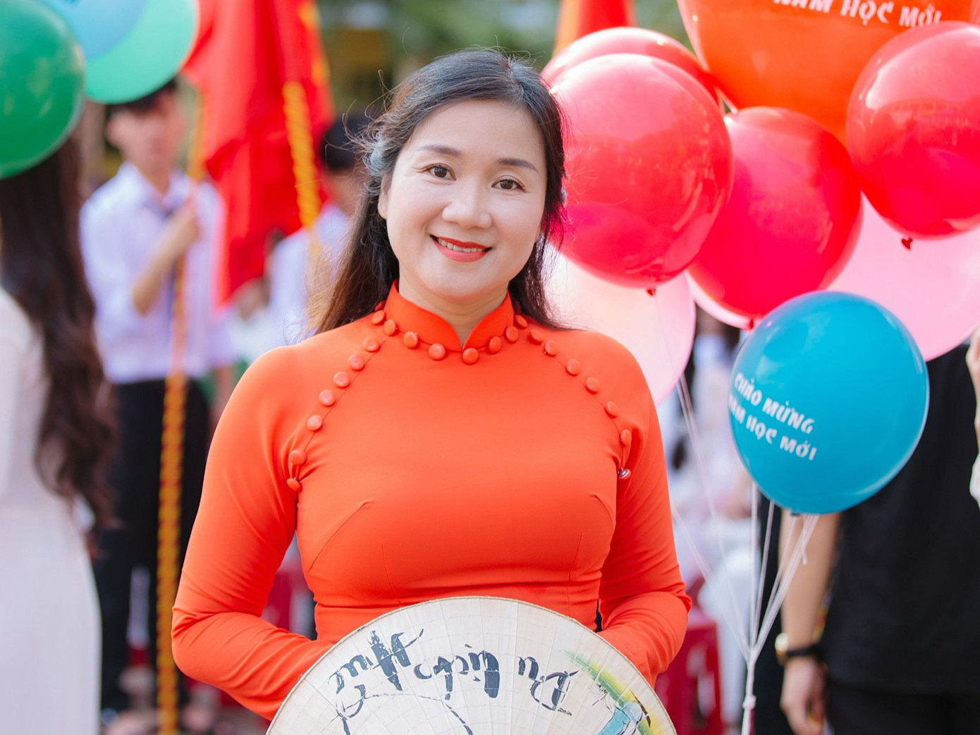 Cô giáo Nguyễn Thị Hoài Thu - chủ nhiệm lớp 12C11, trường THPT Quang Trung, huyện Thủy Nguyên, Hải Phòng. Cô giáo Nguyễn Thị Hoài Thu - chủ nhiệm lớp 12C11, trường THPT Quang Trung, huyện Thủy Nguyên, Hải Phòng.