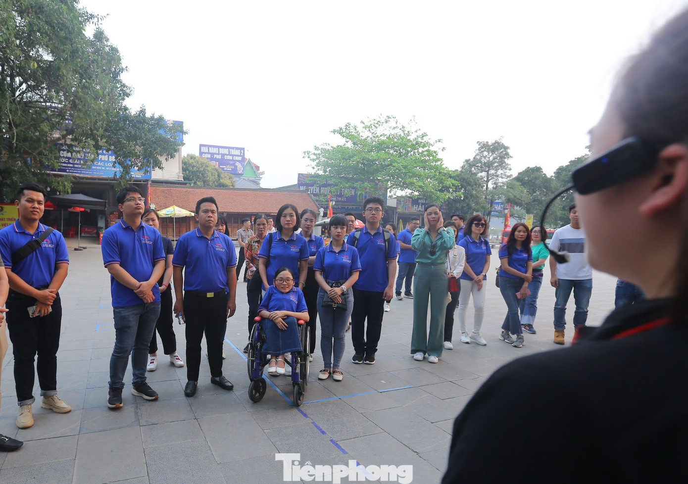 Chủ trì dẫn đoàn đại biểu tham quan khu di tích danh thắng Tây Thiên, có nhà báo Phùng Công Sưởng - Phó Tổng Biên tập báo Tiền Phong, ông Hoàng Văn Lương - Bí thư Đảng ủy Cty Lạc Hồng) cùng ban giám đốc cáp treo Tây Thiên - Phó Tổng Giám đốc công ty Lạc Hồng cùng các gương mặt trẻ Việt Nam tiêu biểu, triển vọng năm 2022.