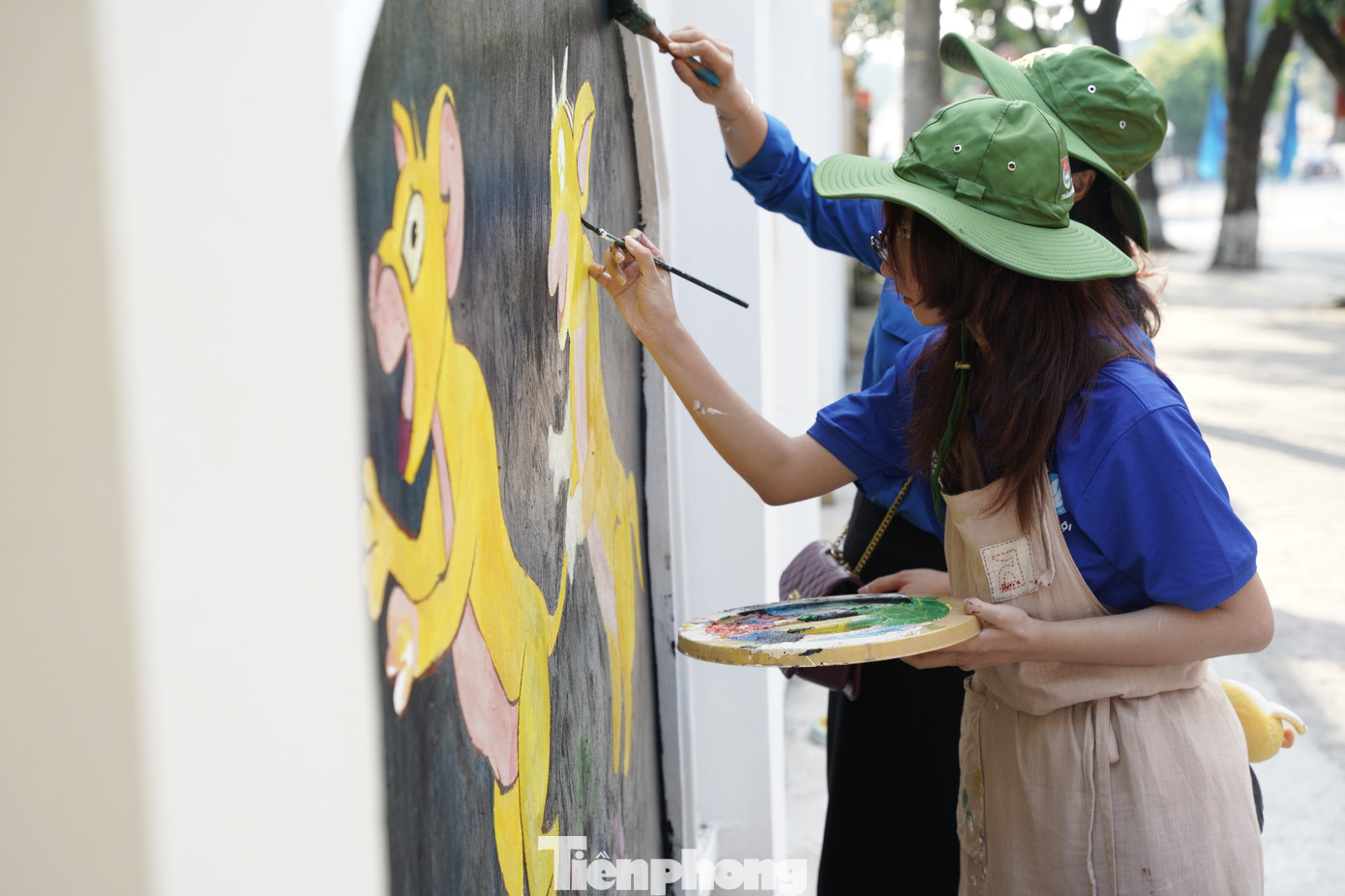 Sinh viên trường Đại học Sân khấu Điện ảnh có dịp thể hiện tài năng, màu sắc của mình trong khuôn khổ hành trình tình nguyện tại tỉnh Tuyên Quang. Ảnh: Diệu Nhi