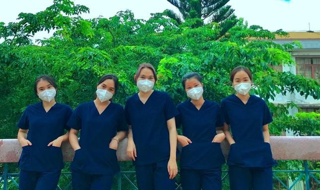 Tình nguyện viên không ngại xông pha đến các ổ dịch hỗ trợ tuyến đầu. Tình nguyện viên không ngại xông pha đến các ổ dịch hỗ trợ tuyến đầu.