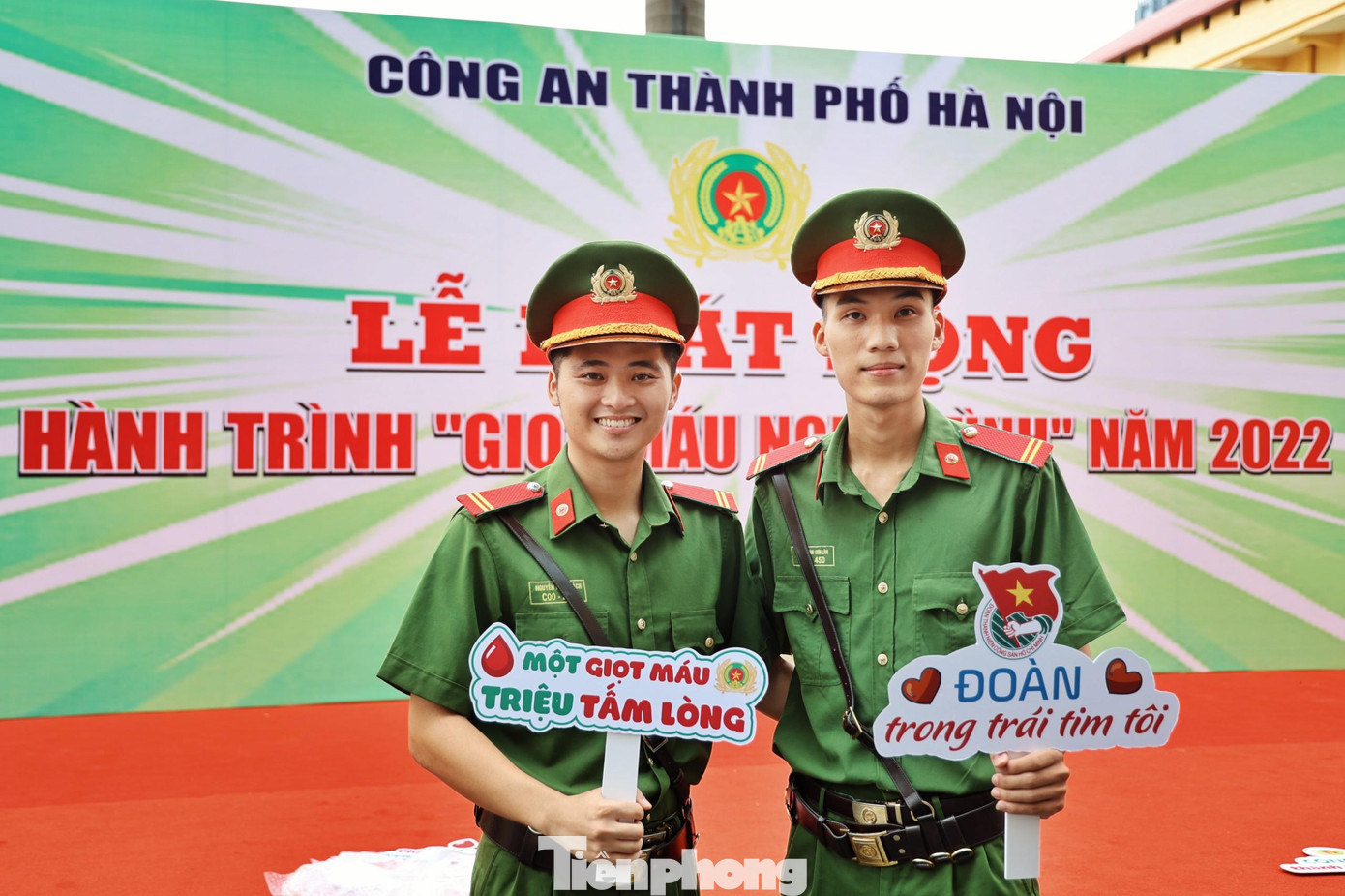 Đoàn Thanh niên CATP chủ trì phối hợp các cơ quan, đơn vị trong và ngoài CATP chuẩn bị điều kiện, tài liệu, hậu cần phục vụ tổ chức Lễ phát động và triển khai các điểm tiếp nhận máu trong Hành trình “Giọt máu nghĩa tình” năm 2022.