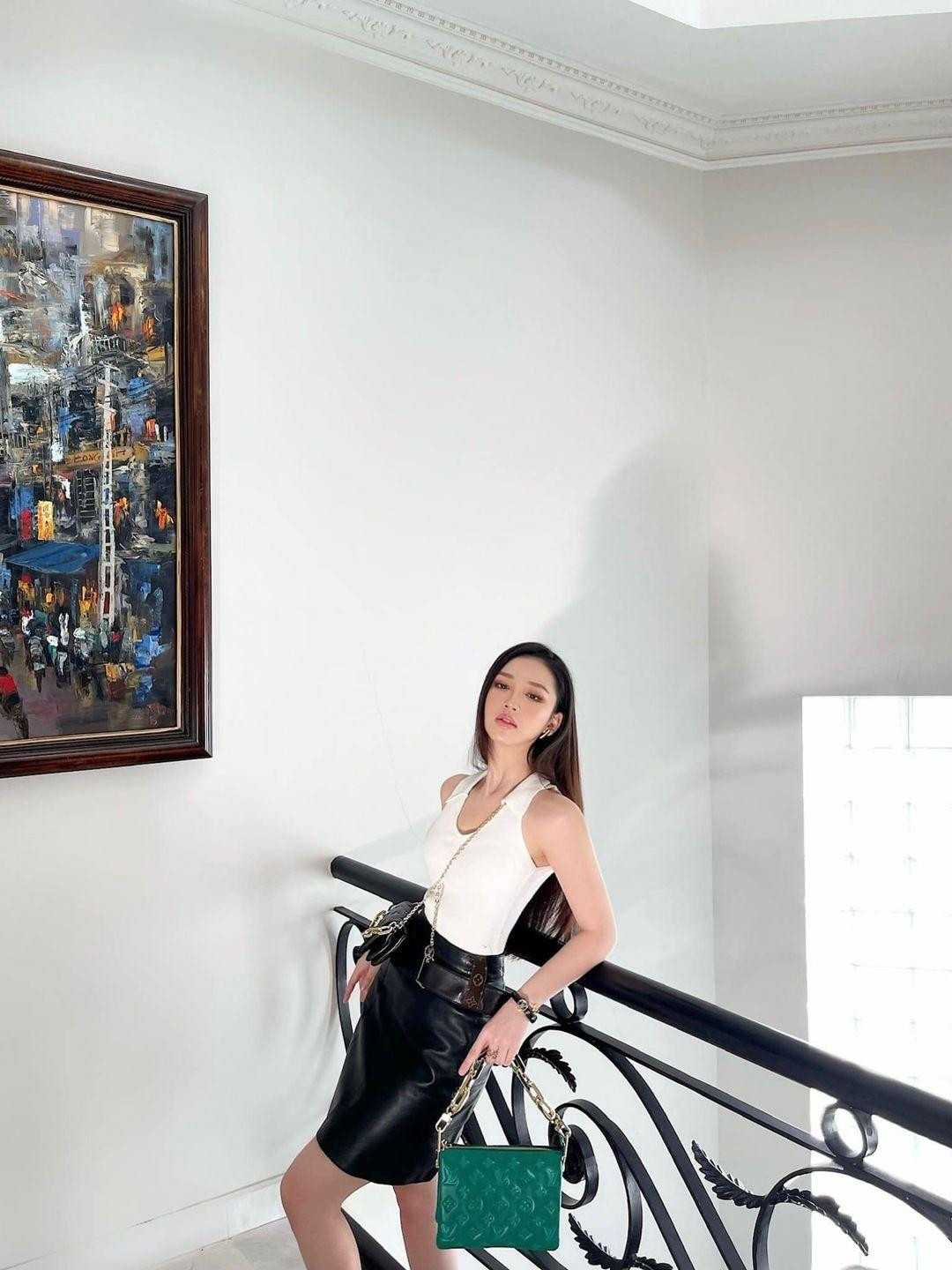 1,7 triệu người theo dõi là con số ấn tượng của Amee sau những nỗ lực xây dựng thương hiệu cá nhân. Cô là một Gen Z chính hiệu sở hữu lượt người theo dõi cao trên mạng xã hội. Một số bài hát của Amee dẫn đầu xu hướng, trào lưu nghe nhìn của giới trẻ như: Tình bạn diệu kỳ, Anh nhà ở đâu thế, Sao anh chưa về nhà...