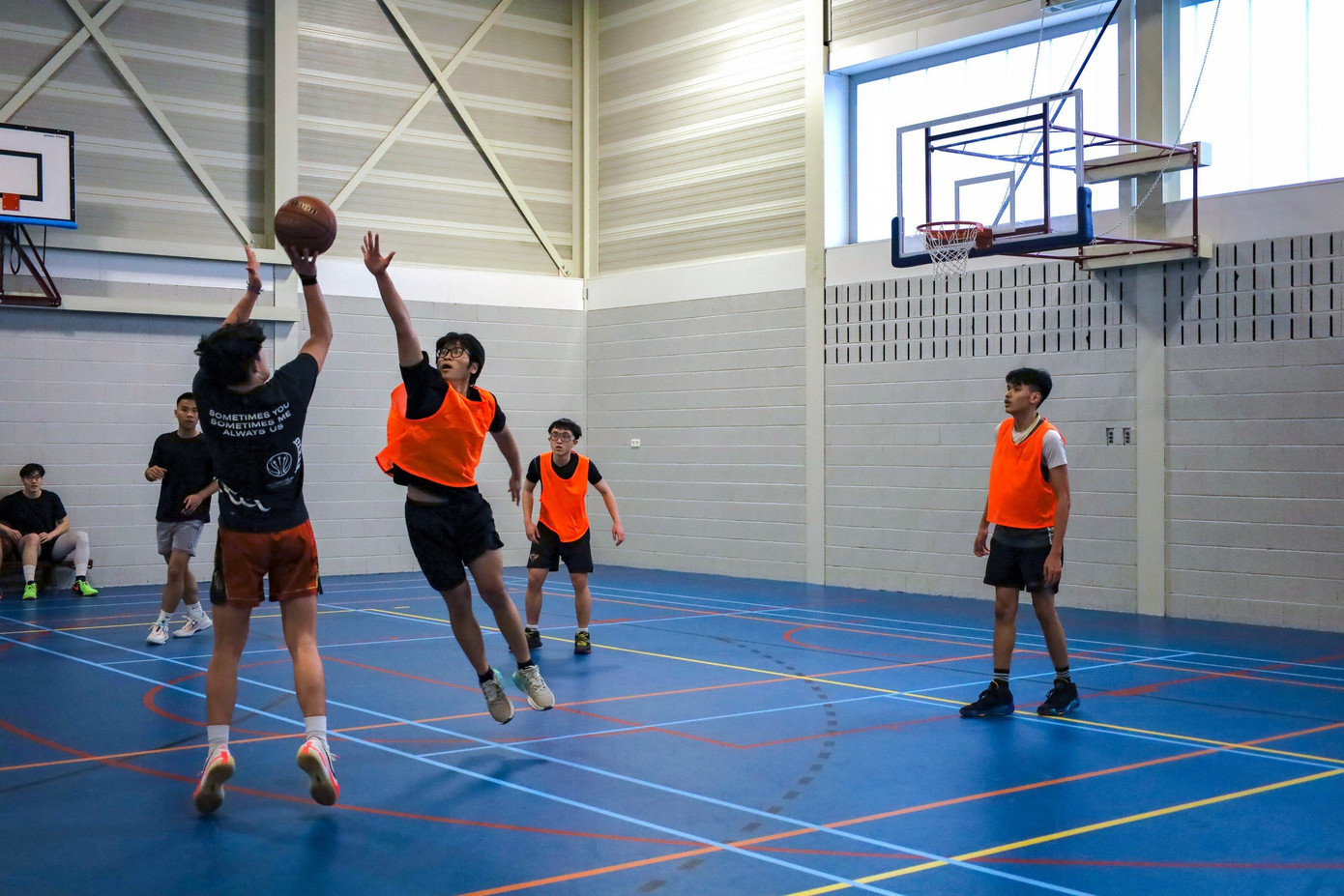 Du học sinh Việt tại Hà Lan tranh tài ở hai bộ môn thi đấu là bóng đá và bóng rổ. Du học sinh Việt tại Hà Lan tranh tài ở hai bộ môn thi đấu là bóng đá và bóng rổ.