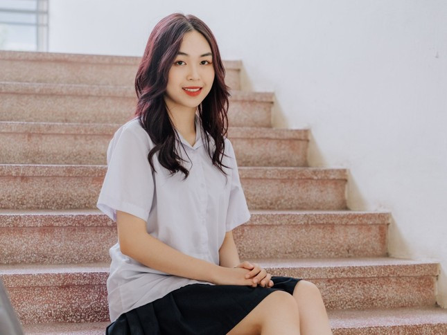 Ngoài việc học, Khánh Linh cũng tham gia CLB CNN Leaders để rèn luyện thêm các kỹ năng sống. Ngoài việc học, Khánh Linh cũng tham gia CLB CNN Leaders để rèn luyện thêm các kỹ năng sống.