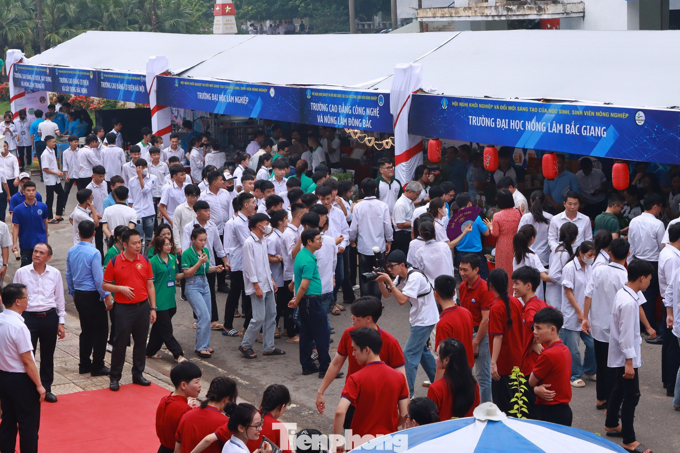 Đông đảo sinh viên các trường đại học, cao đẳng trực thuộc tham gia ngày hội. Ảnh: Châu Linh Đông đảo sinh viên các trường đại học, cao đẳng trực thuộc tham gia ngày hội. Ảnh: Châu Linh