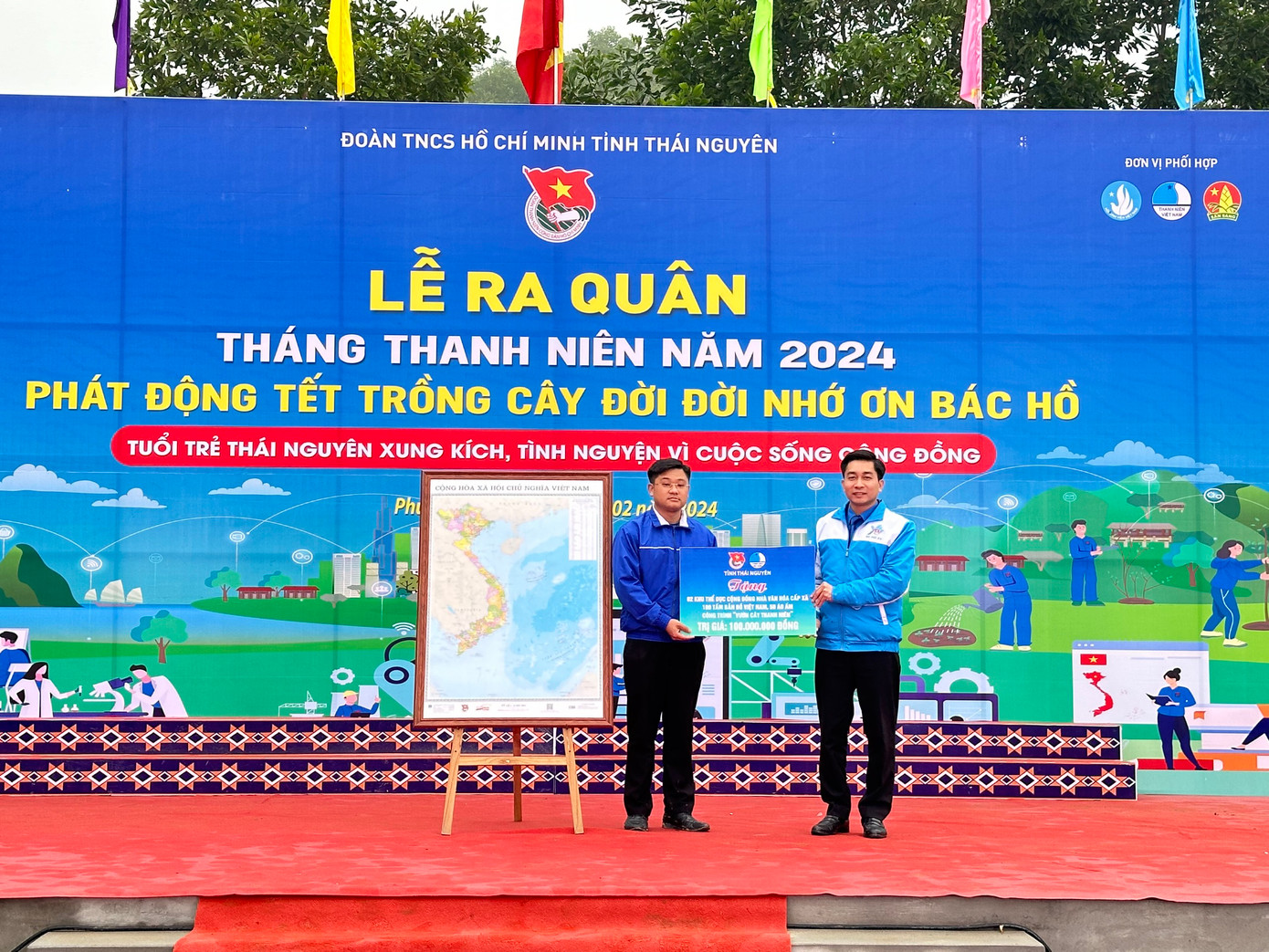 Nhiều hình thức tuyên truyền, hưởng ứng cuộc vận động "Tự hào một dải non sông". Nhiều hình thức tuyên truyền, hưởng ứng cuộc vận động "Tự hào một dải non sông".