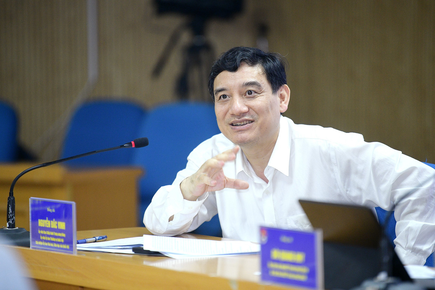 Ông Nguyễn Đắc Vinh chia sẻ tại buổi làm việc.