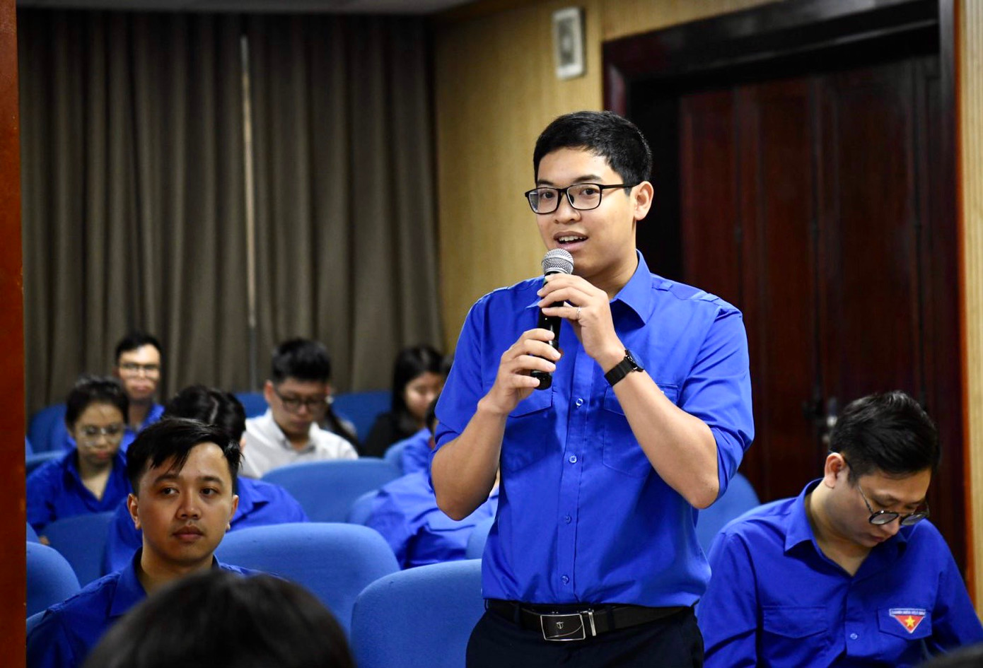 ĐVTN cơ quan T.Ư Đoàn sôi nổi đặt câu hỏi tại chương trình. ĐVTN cơ quan T.Ư Đoàn sôi nổi đặt câu hỏi tại chương trình.