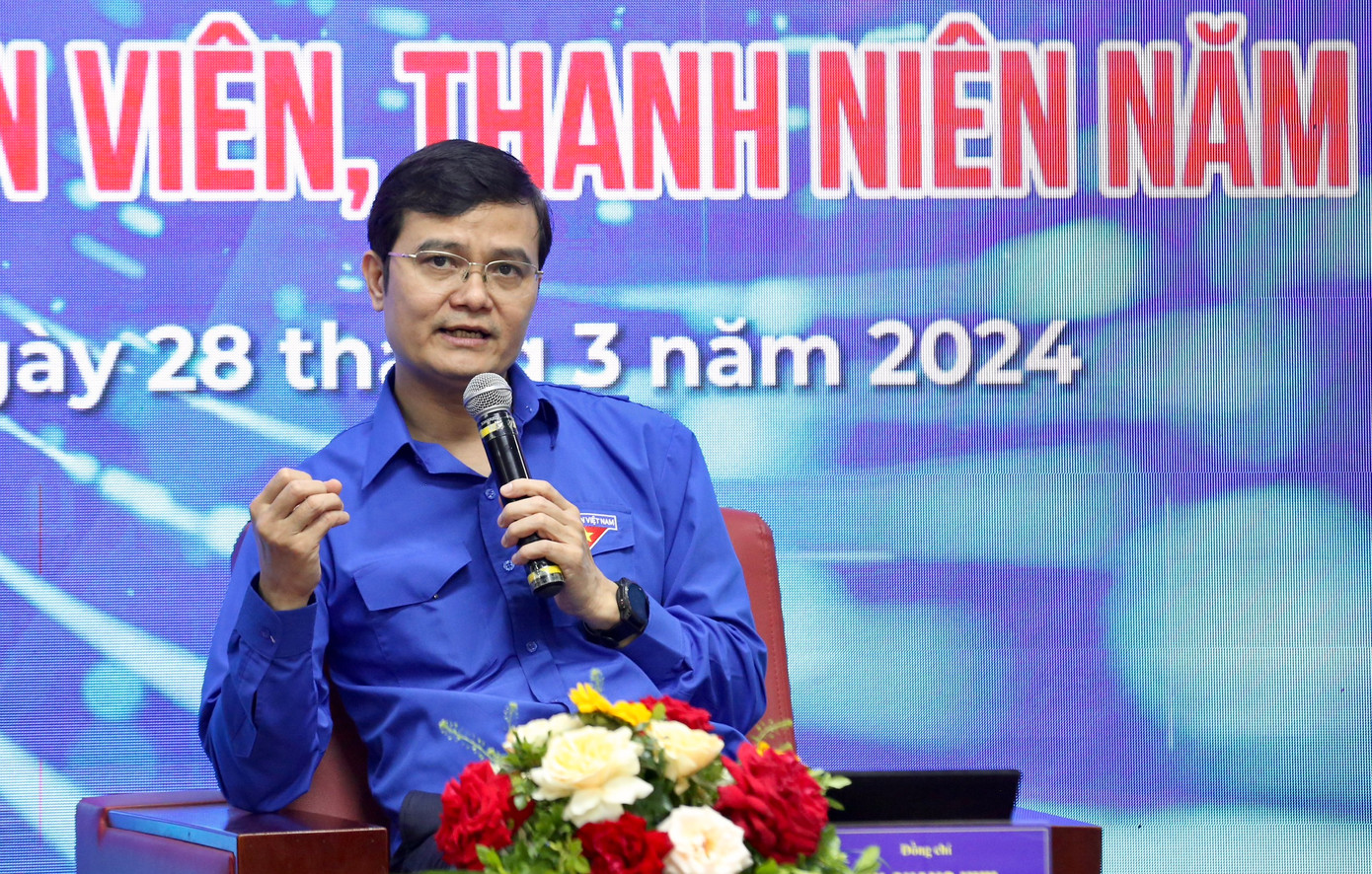 Anh Bùi Quang Huy chia sẻ tại chương trình đối thoại. Anh Bùi Quang Huy chia sẻ tại chương trình đối thoại.