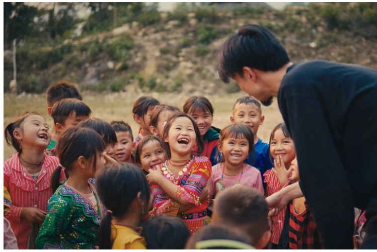 Đen Vâu truyền cảm hứng làm điều tử tế thông qua MV ca nhạc. Đen Vâu truyền cảm hứng làm điều tử tế thông qua MV ca nhạc.