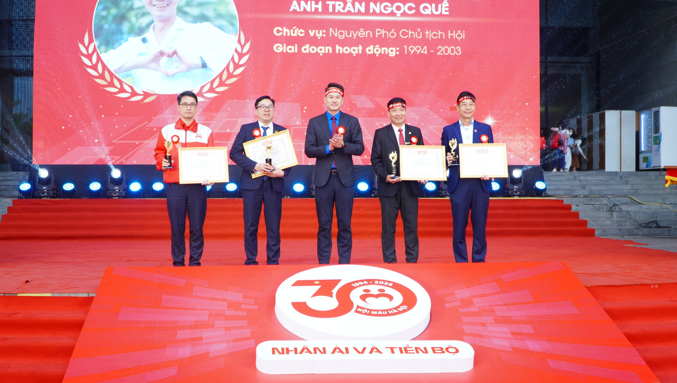 Tập thể, cá nhân xuất sắc được vinh danh tại chương trình.