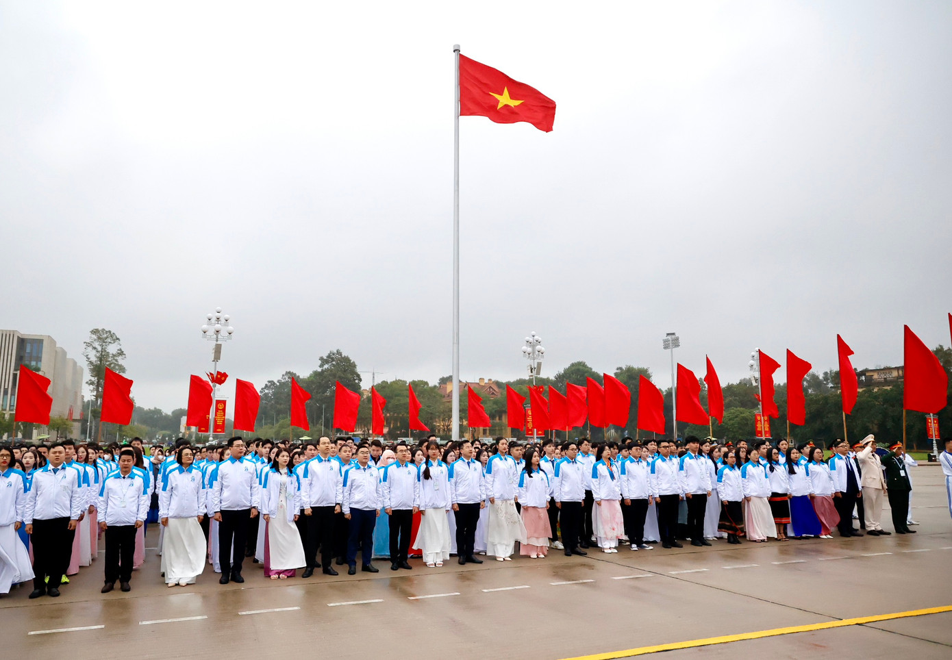 Hội Sinh viên Việt Nam trong nhiệm kỳ 2018 - 2023 đã ra sức phấn đấu, đạt được nhiều thành tựu quan trọng, toàn diện, góp phần khẳng định được vai trò, sứ mệnh tiên phong, kế thừa, phát triển sự nghiệp cách mạng của Đảng và dân tộc trong thời kỳ mới. Hội Sinh viên Việt Nam trong nhiệm kỳ 2018 - 2023 đã ra sức phấn đấu, đạt được nhiều thành tựu quan trọng, toàn diện, góp phần khẳng định được vai trò, sứ mệnh tiên phong, kế thừa, phát triển sự nghiệp cách mạng của Đảng và dân tộc trong thời kỳ mới.