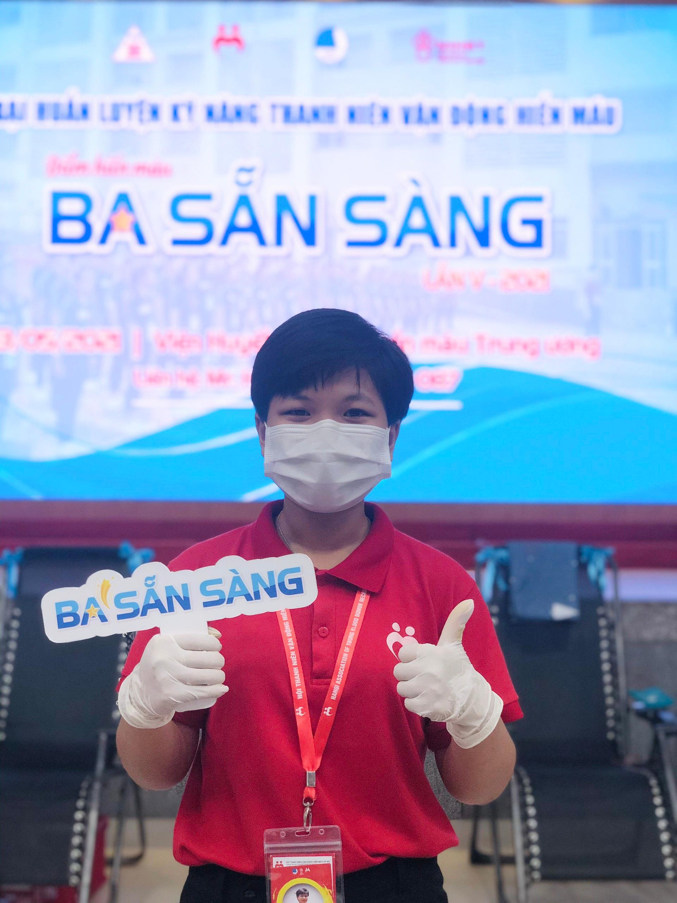 Bạn Nguyễn Thị Huê, hiện là sinh viên năm 3 Học viện Báo chí và Tuyên truyền đã và đang là một thành viên tích cực trong hoạt động tuyên truyền, tổ chức hiến máu.