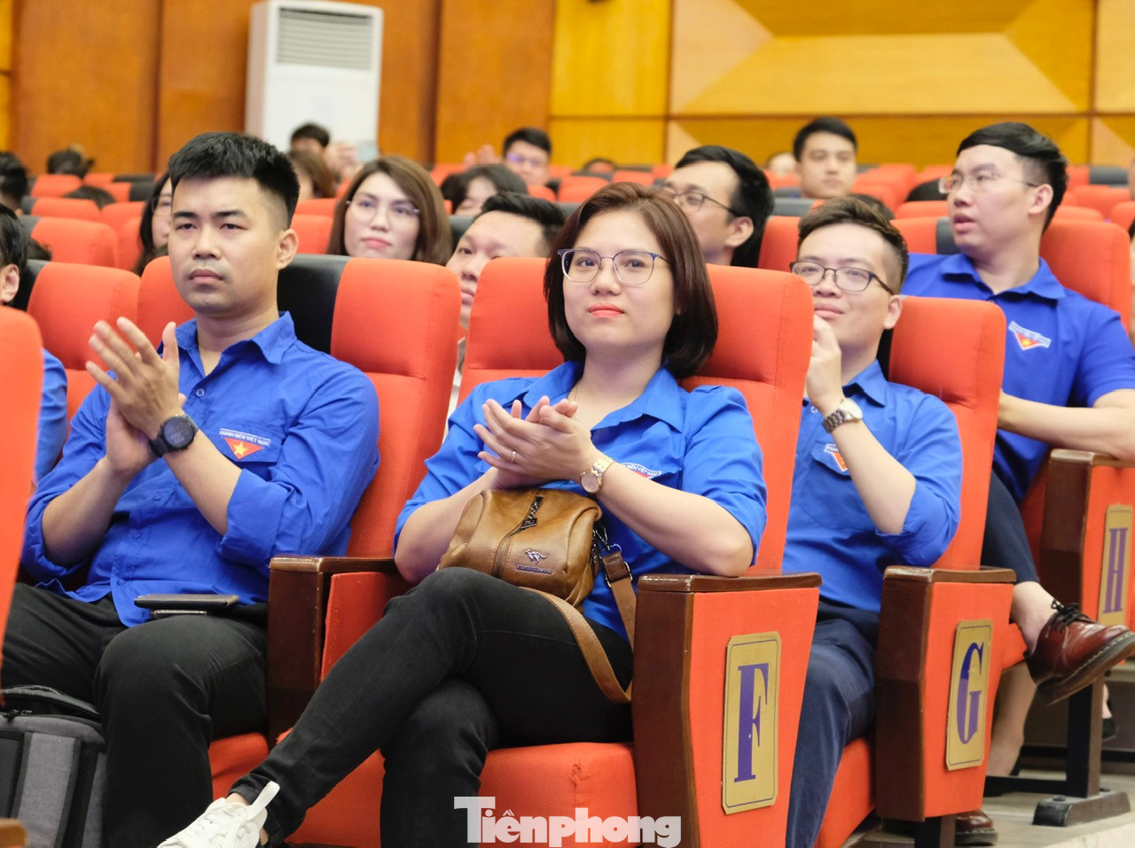 Các cán bộ Đoàn cơ sở tham gia vòng thi đầu tiên. Ảnh: C.Linh Các cán bộ Đoàn cơ sở tham gia vòng thi đầu tiên. Ảnh: C.Linh