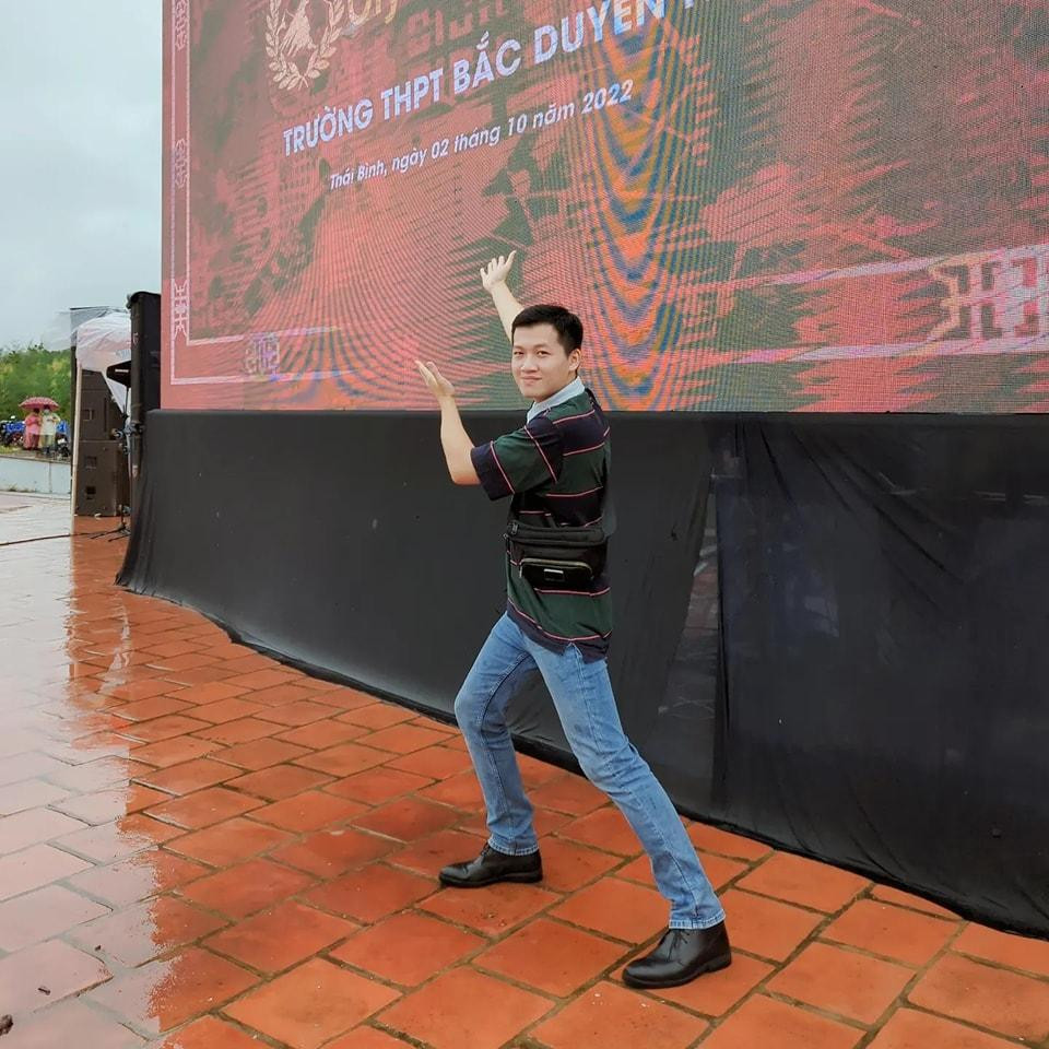 MC Trần Ngọc check-in tại khu lưu niệm Nhà bác học Lê Quý Đôn, Thái Bình. Ảnh: FBNV MC Trần Ngọc check-in tại khu lưu niệm Nhà bác học Lê Quý Đôn, Thái Bình. Ảnh: FBNV