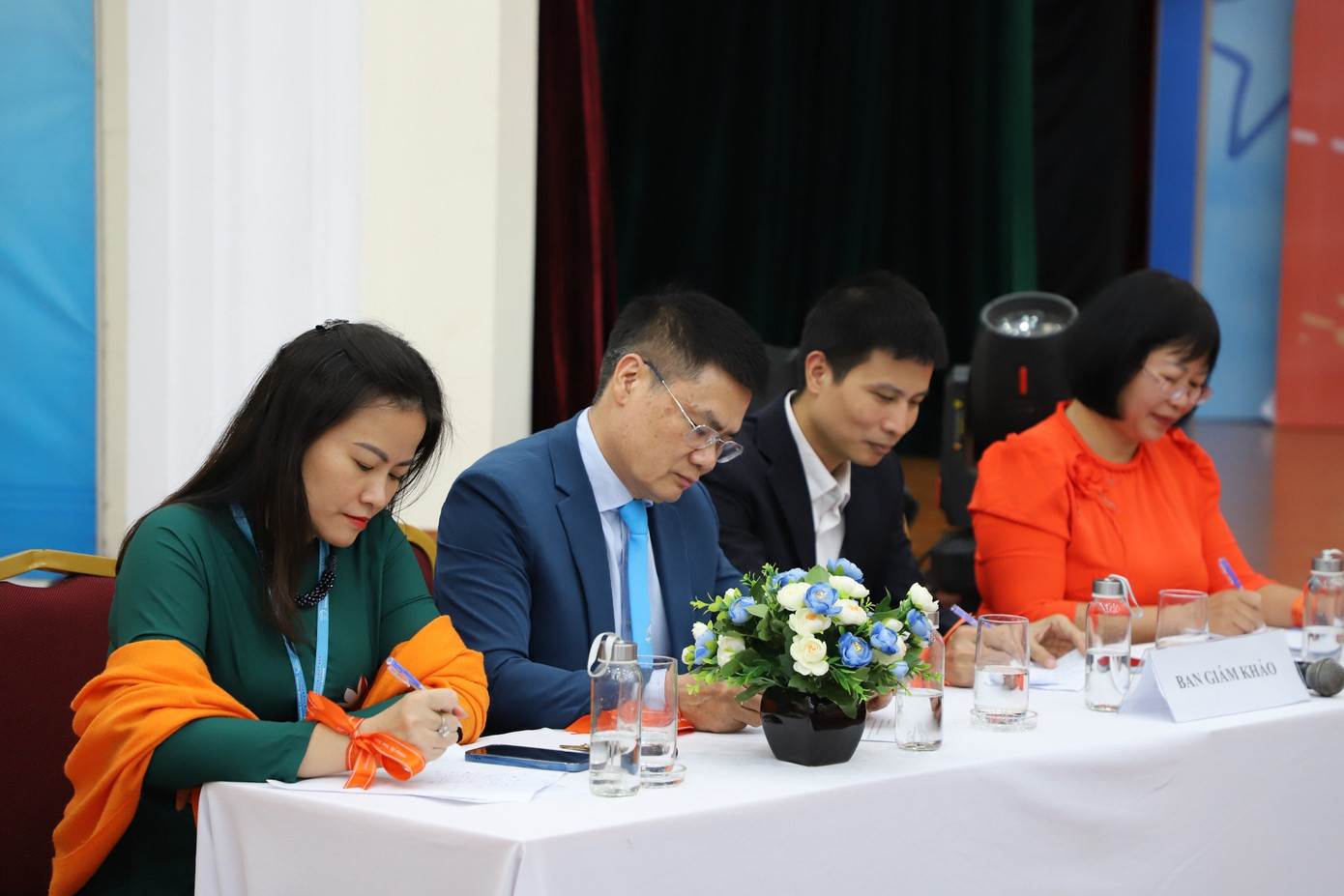 Ban giám khảo cuộc thi.