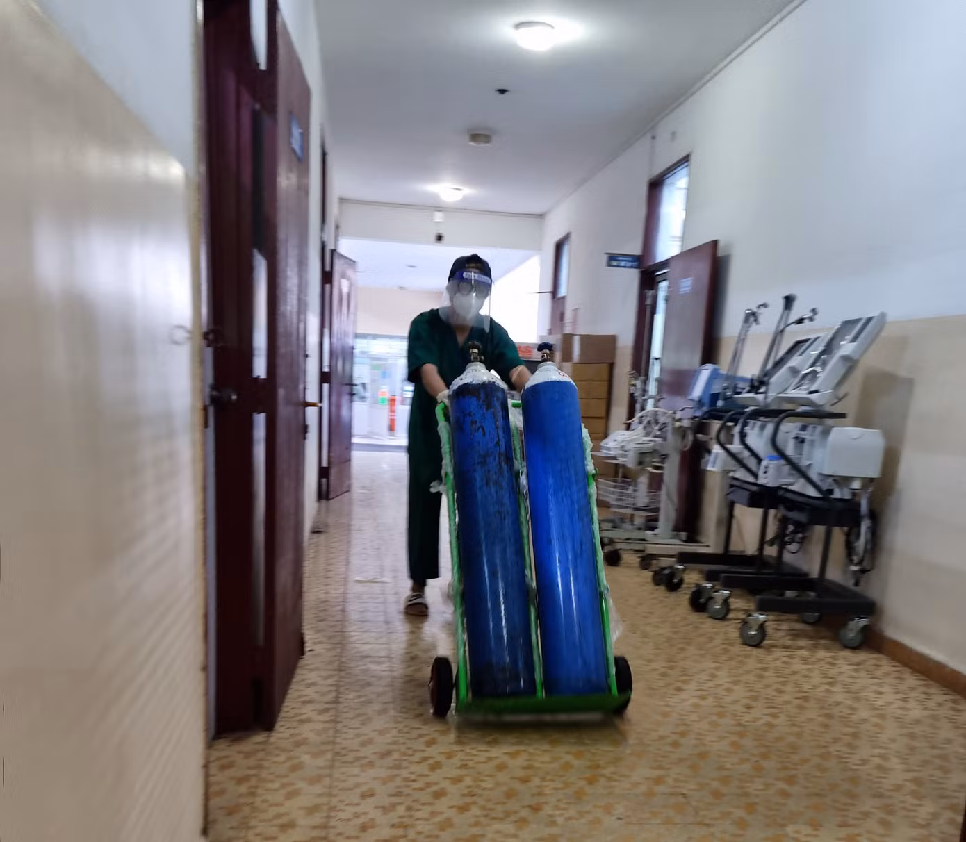 Anh Dương trong lúc làm nhiệm vụ. Anh Dương trong lúc làm nhiệm vụ.