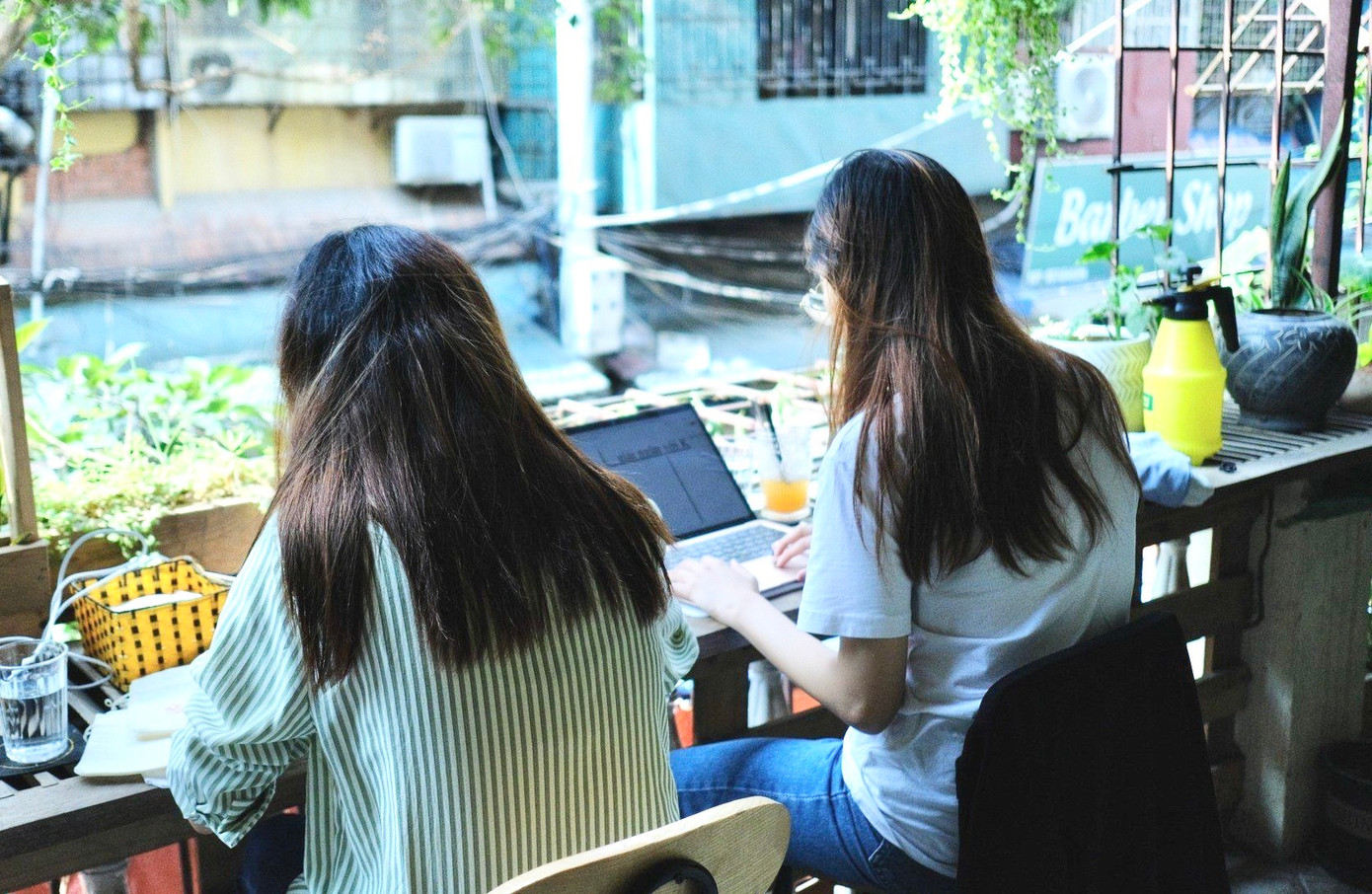 Một số bạn trẻ chọn "chạy deadline" xuyên lễ. (Ảnh minh họa)