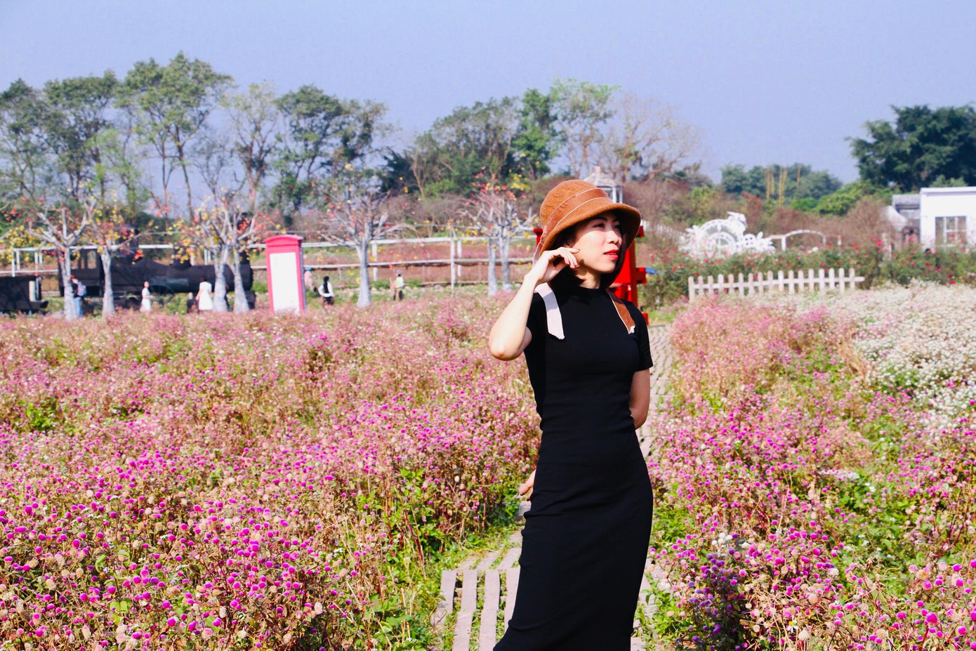 Do diễn biến phức tạp của dịch COVID-19 nên lượng khách ghé tham quan ít hơn so với các năm trước.