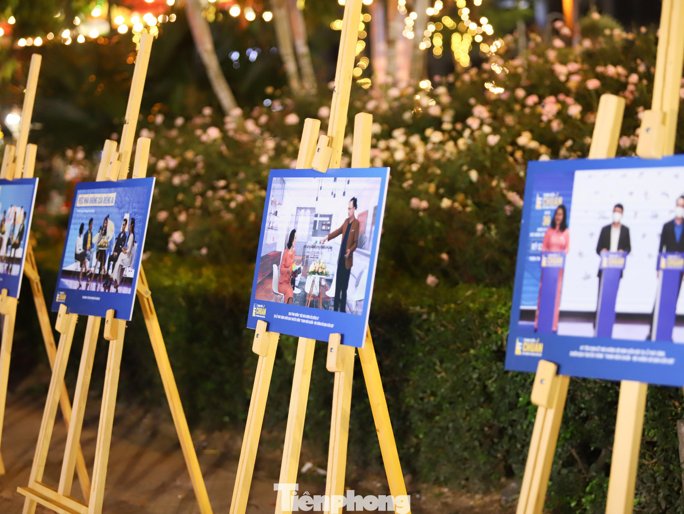 Triển lãm tại chương trình cũng thu hút người dân trên phố đi bộ Trịnh Công Sơn.