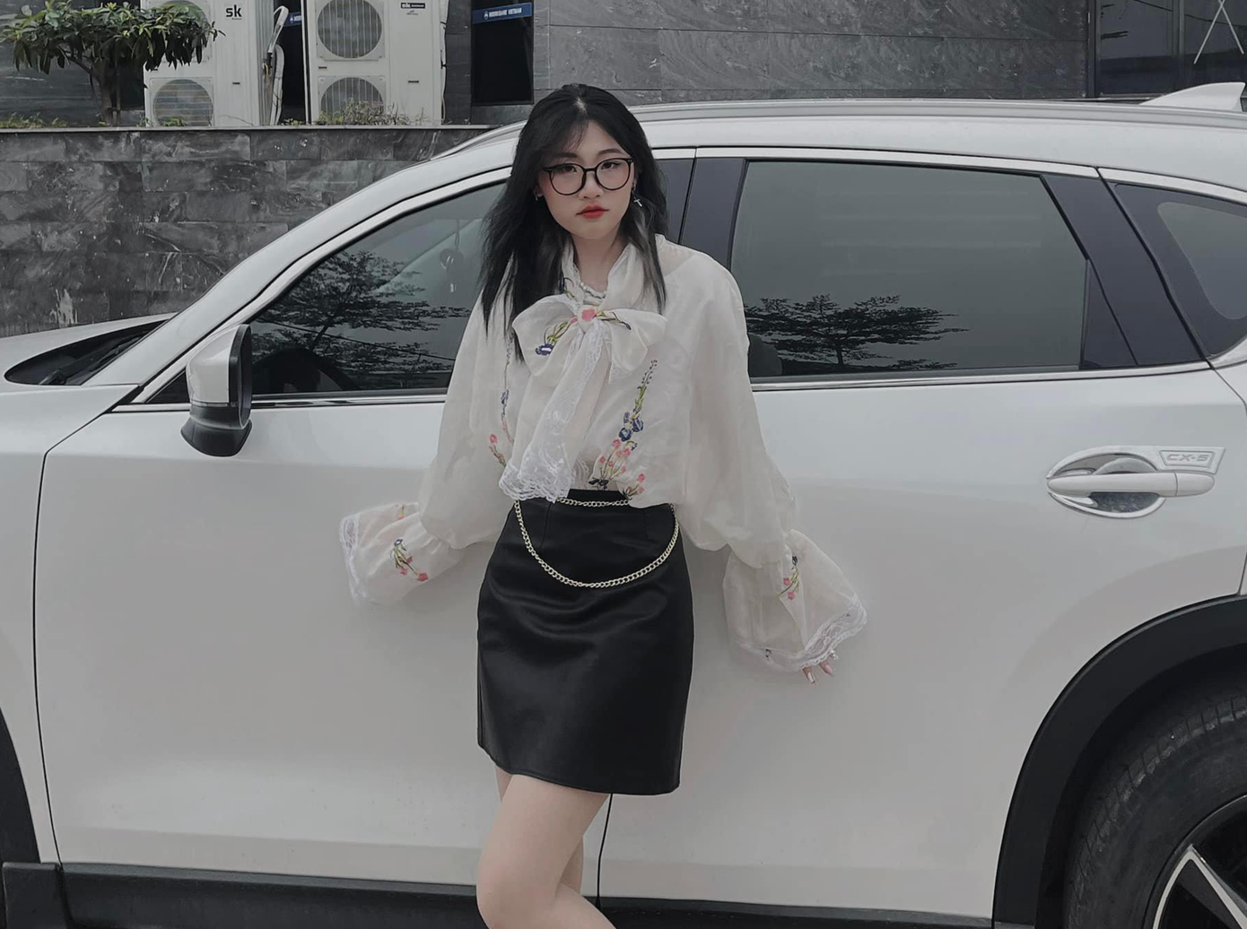 Nguyễn Quỳnh Anh hay đi chơi với bạn bè để thư giãn sau mỗi ngày làm việc mệt mỏi. Ảnh: NVCC Nguyễn Quỳnh Anh hay đi chơi với bạn bè để thư giãn sau mỗi ngày làm việc mệt mỏi. Ảnh: NVCC