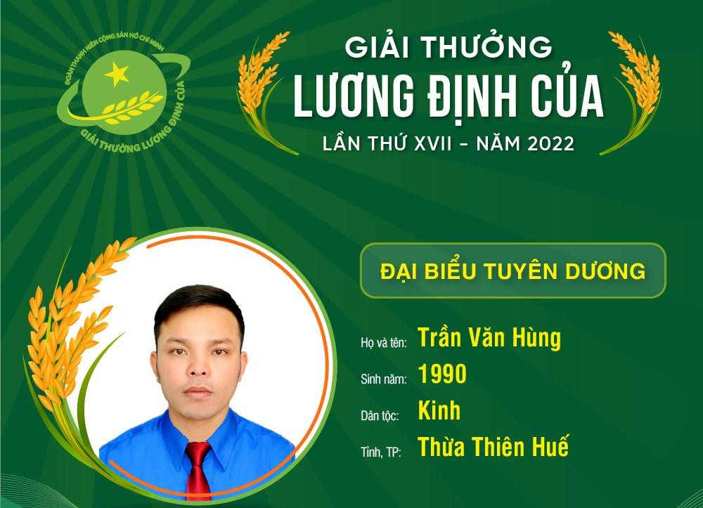 Thầy giáo Trần Văn Hùng nhận giải thưởng Lương Định Của 2022.