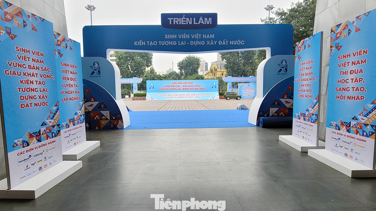 Trong phiên đầu tiên của Đại hội XI, Hội Sinh viên Việt Nam sẽ khai mạc triển lãm “Sinh viên Việt Nam - Kiến tạo tương lai, Dựng xây đất nước” - là tuyến trải nghiệm kết nối với nhau chặt chẽ, có sự liền mạch của câu chuyện lịch sử Hội Sinh viên Việt Nam đến những phong trào, chương trình hiện nay.