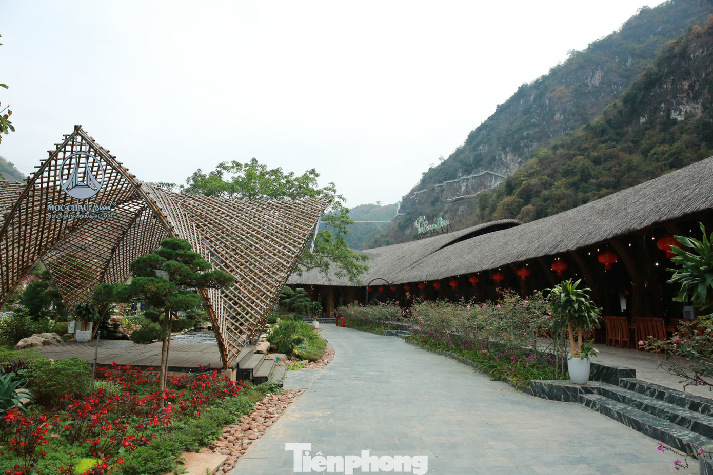 Đây là nơi tái hiện lại bản làng xa xưa của người dân tộc Thái với những giá trị về văn hóa, tinh thần.