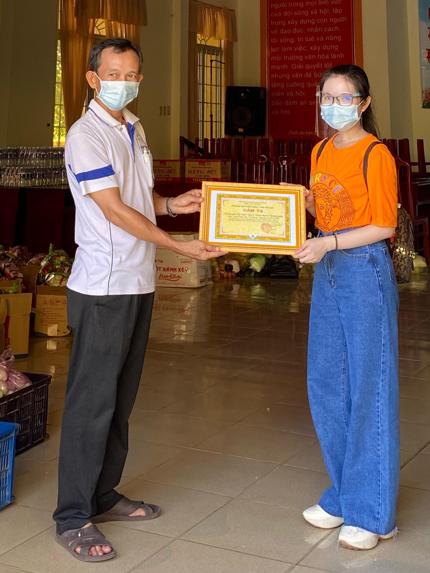 Ủy ban Mặt trận Tổ quốc phường 4, thành phố Sa Đéc gửi lời cảm tạ đến Tuyết Nga, Thùy Linh và các mạnh thường quân đã ủng hộ, giúp đỡ bà con tại đây trong lúc khó khăn. Ủy ban Mặt trận Tổ quốc phường 4, thành phố Sa Đéc gửi lời cảm tạ đến Tuyết Nga, Thùy Linh và các mạnh thường quân đã ủng hộ, giúp đỡ bà con tại đây trong lúc khó khăn.