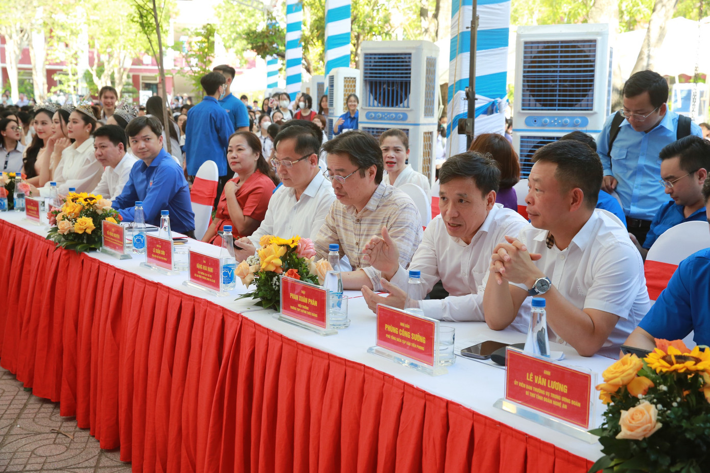 Các vị đại biểu, khách mời, diễn giả tham gia diễn đàn có anh Nguyễn Minh Triết – Bí thư Trung ương Đoàn, Chủ tịch Trung ương Hội Sinh viên Việt Nam; ông Đặng Hoa Nam, Cục trưởng Cục Trẻ em, Bộ Lao động Thương binh và Xã hội; ông Nguyễn Xuân An Việt, Phó Vụ Trưởng Vụ Chính trị và Công tác Học sinh, Sinh viên, Bộ GD&amp;ĐT...